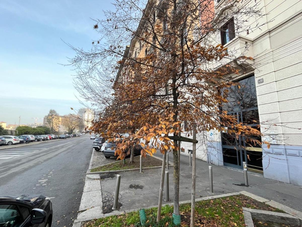 The Small White House In Milan Apartment Exterior photo